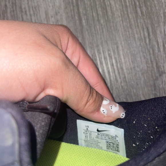 Worn only a couple times, comfortable to run in - Picture 4 of 5